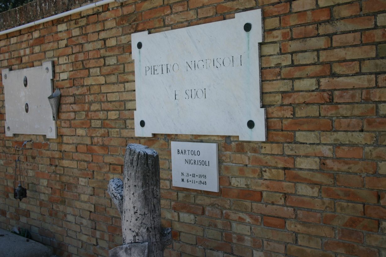 Bartolo Nigrisoli's tomb, Cemetery, Sant'Alberto di Ravenna, Italy - 02.JPG